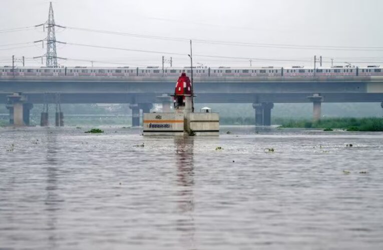 Noida News: नोएडा में लगातार सूख रहा है बोरवेल , जल स्तर जा पहुंचा है 180 फीट नीचे